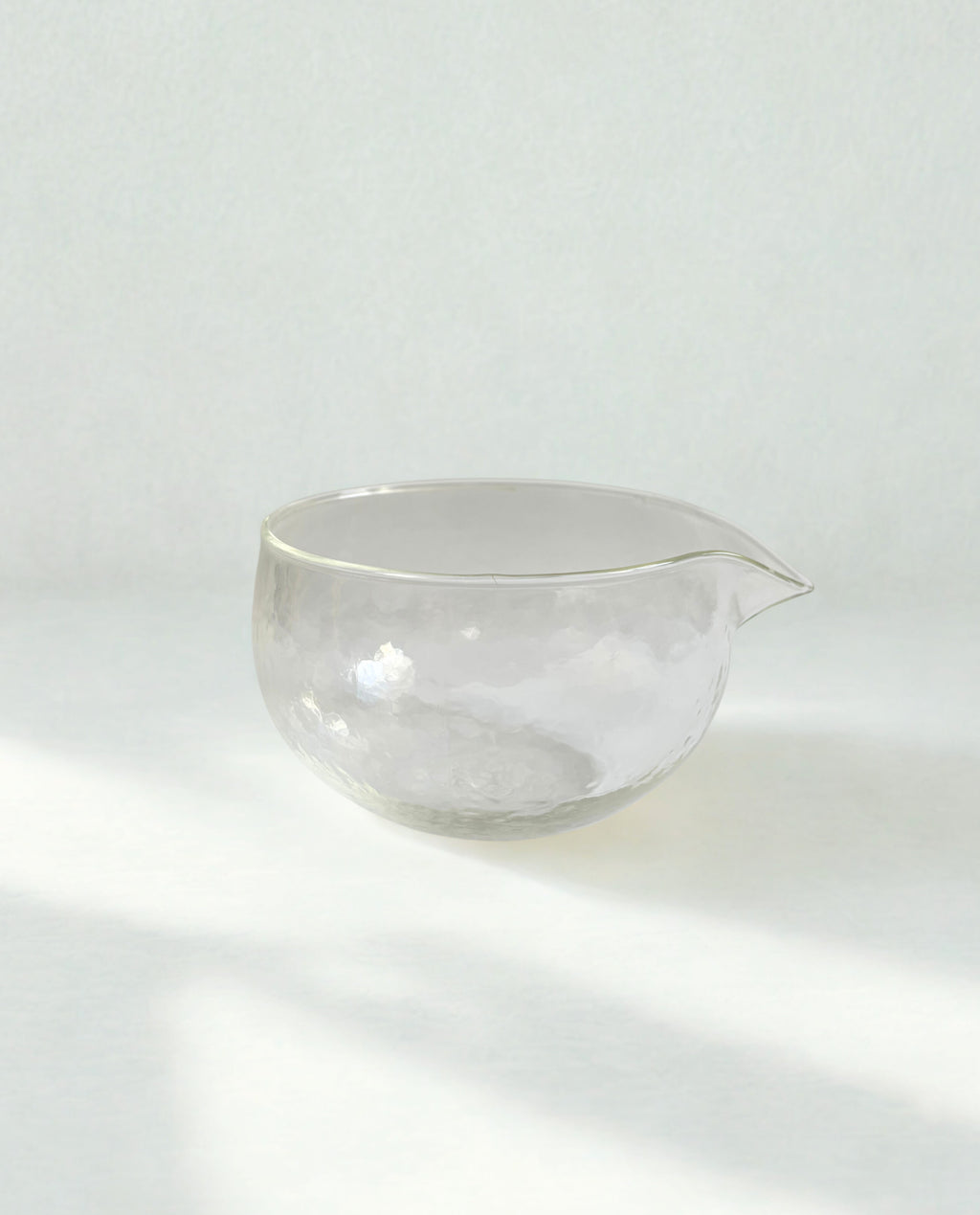 Kōri Bowl – Clear Glass Matcha Bowl with Pouring Spout