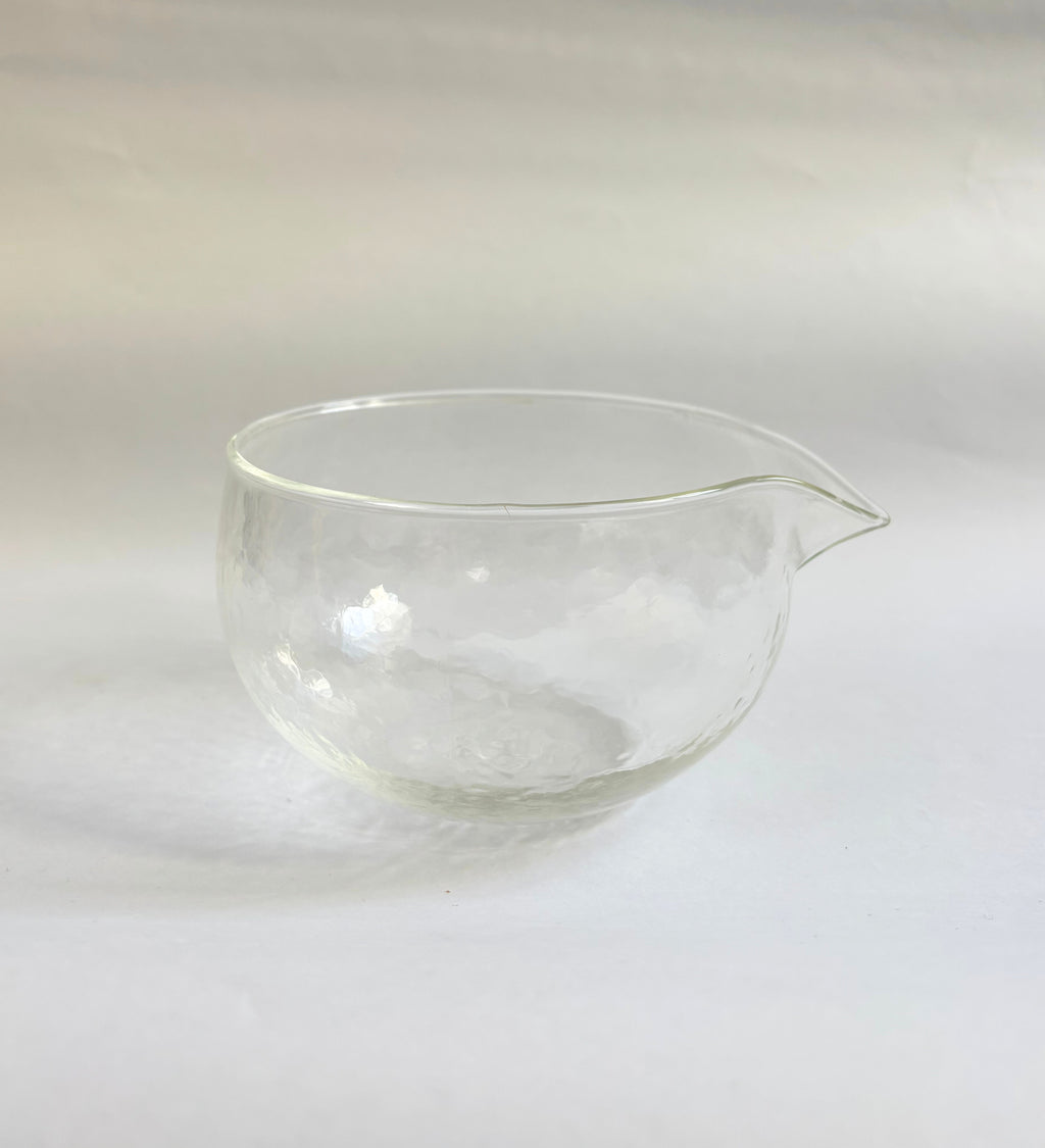 Kōri Bowl – Clear Glass Matcha Bowl with Pouring Spout